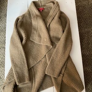 🌺 3 for $10 Saks Fifth Avenue Cardigan